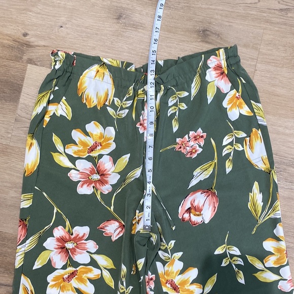Jules & Leopold Floral Dress Capris - Picture 10 of 11